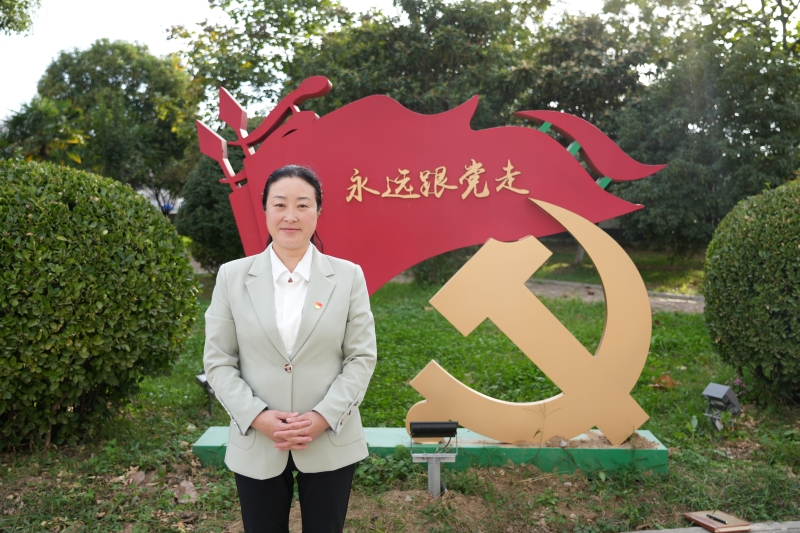 艺设支部王明丽.JPG 艺设支部王明丽.JPG