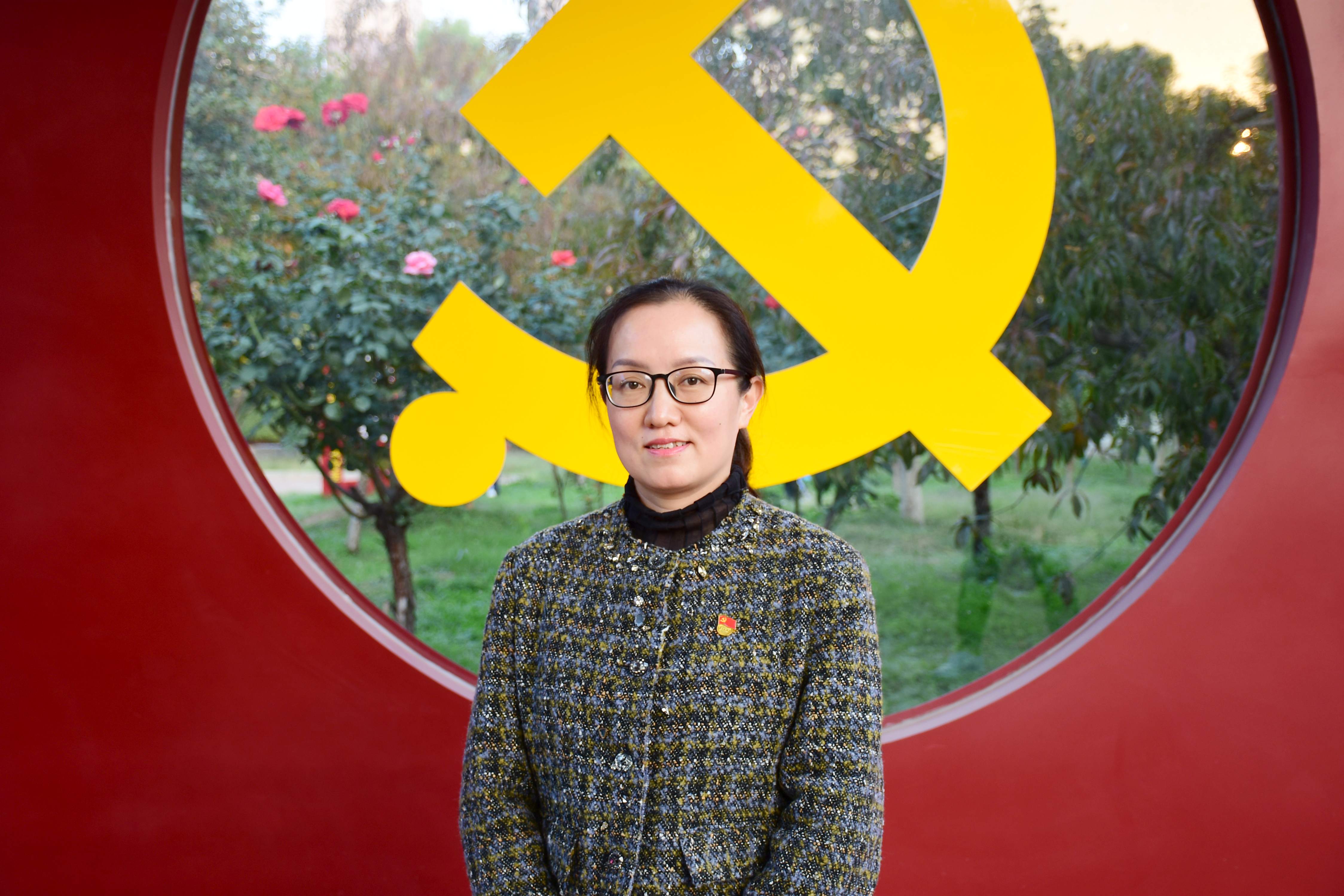 艺术设计系支部书记朱海英.jpg 艺术设计系支部书记朱海英.jpg
