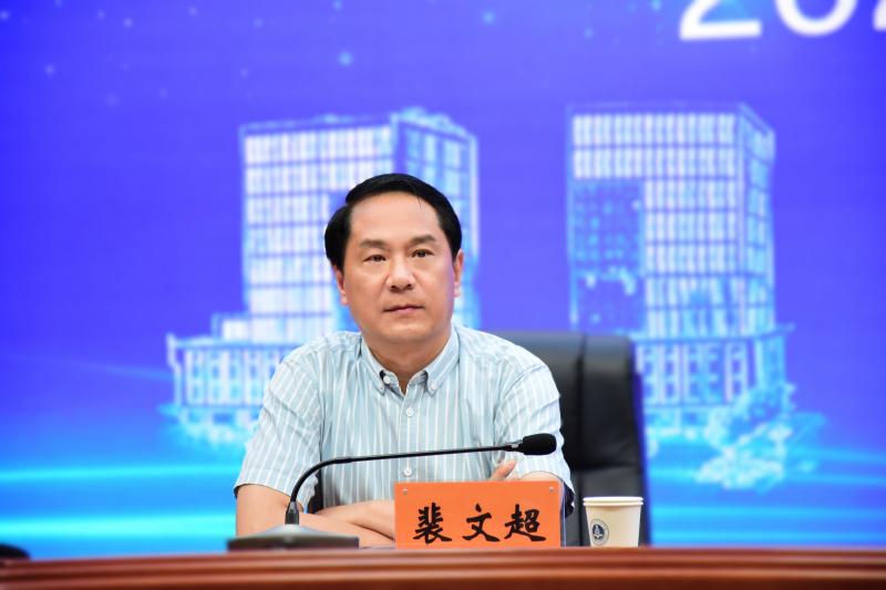 裴校长916全体会议_副本.jpg