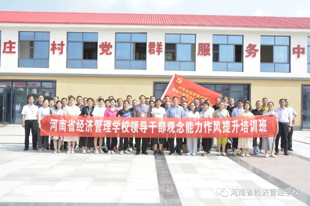 5 到移民新村邹庄参观.jpg 5 到移民新村邹庄参观.jpg