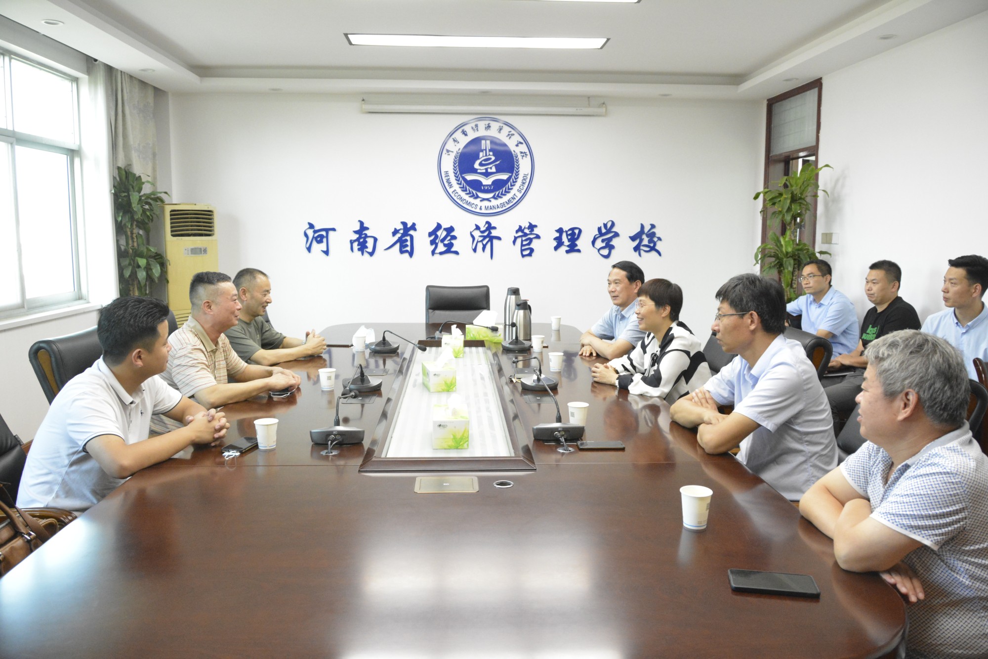 健鼎(无锡)电子有限公司到我校进行教师节慰问_副本.jpg 健鼎(无锡)电子有限公司到我校进行教师节慰问_副本.jpg
