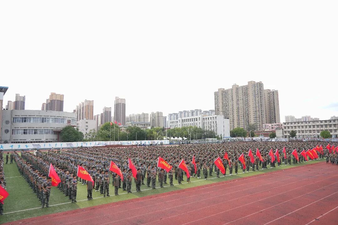 【经管要闻】淬炼成钢展风采 青春逐梦启新程——我校举行2025级新生素质拓展训练成果展示